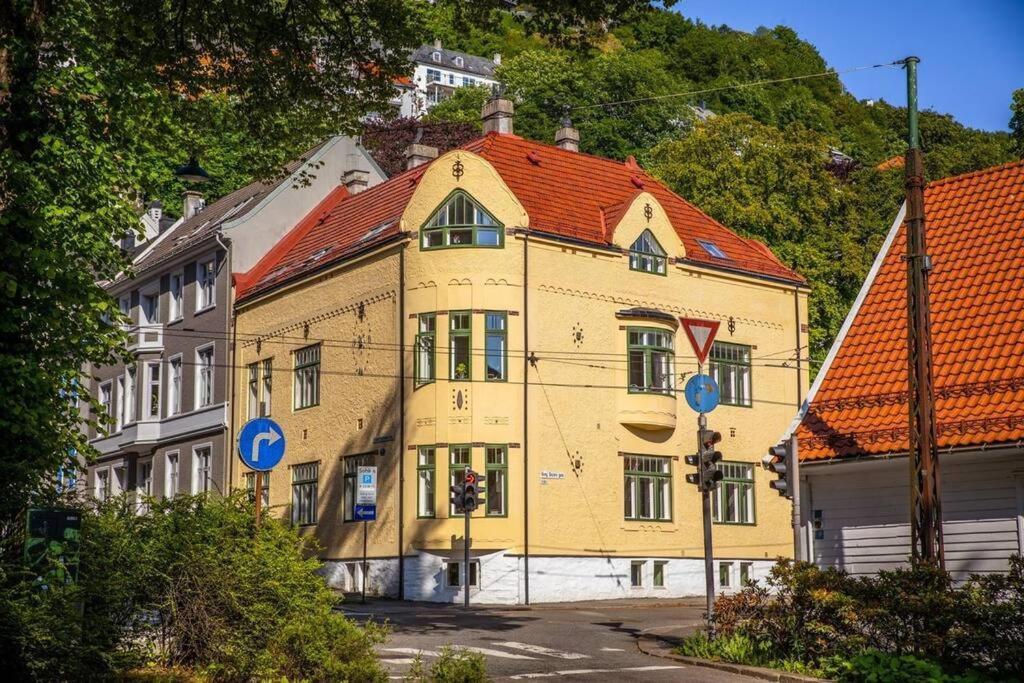 New! Modern City Apt: Central W/ Private Entrence Leilighet Bergen