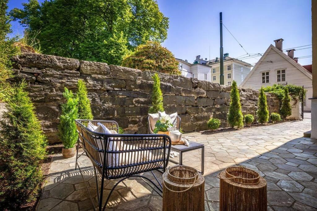 New! Modern City Apt: Central W/ Private Entrence Leilighet